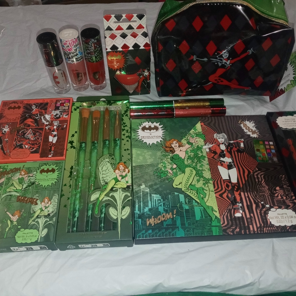 Harley Quinn X Poison Ivy  Makeup Set By Revolution Limited Edition New